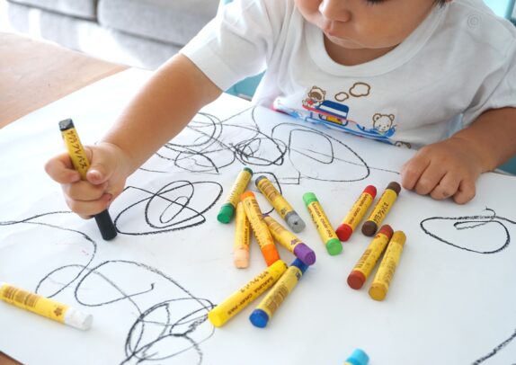 子どもの創造力を伸ばす！落書きできる家づくり